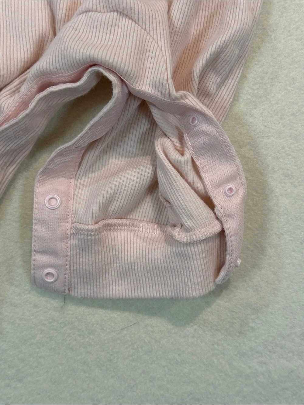 Lot of 4 0-3 mo Outfits Footies. EUC CONVERSE & ORGANIC. UU